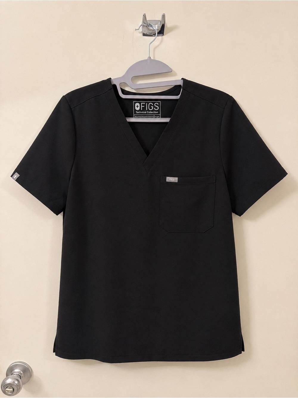 FIGS Black V-Neck Short Sleeve Scrub Top